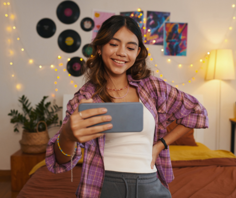 The Hidden Dangers of Online Comparison: Why Teens Constantly Measure Themselves Against Social Media